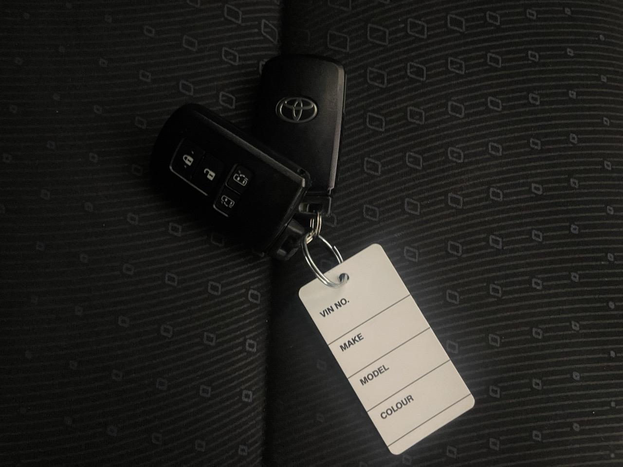 2014 Toyota Noah Hybrid G People Mover ELECTRIC SLIDING DOORS + REVERSING CAMERA