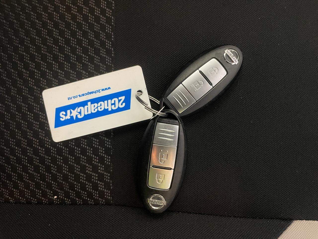 2017 Nissan Note e-power Hatchback LOW KM + AUTO LIGHTS + PUSH START