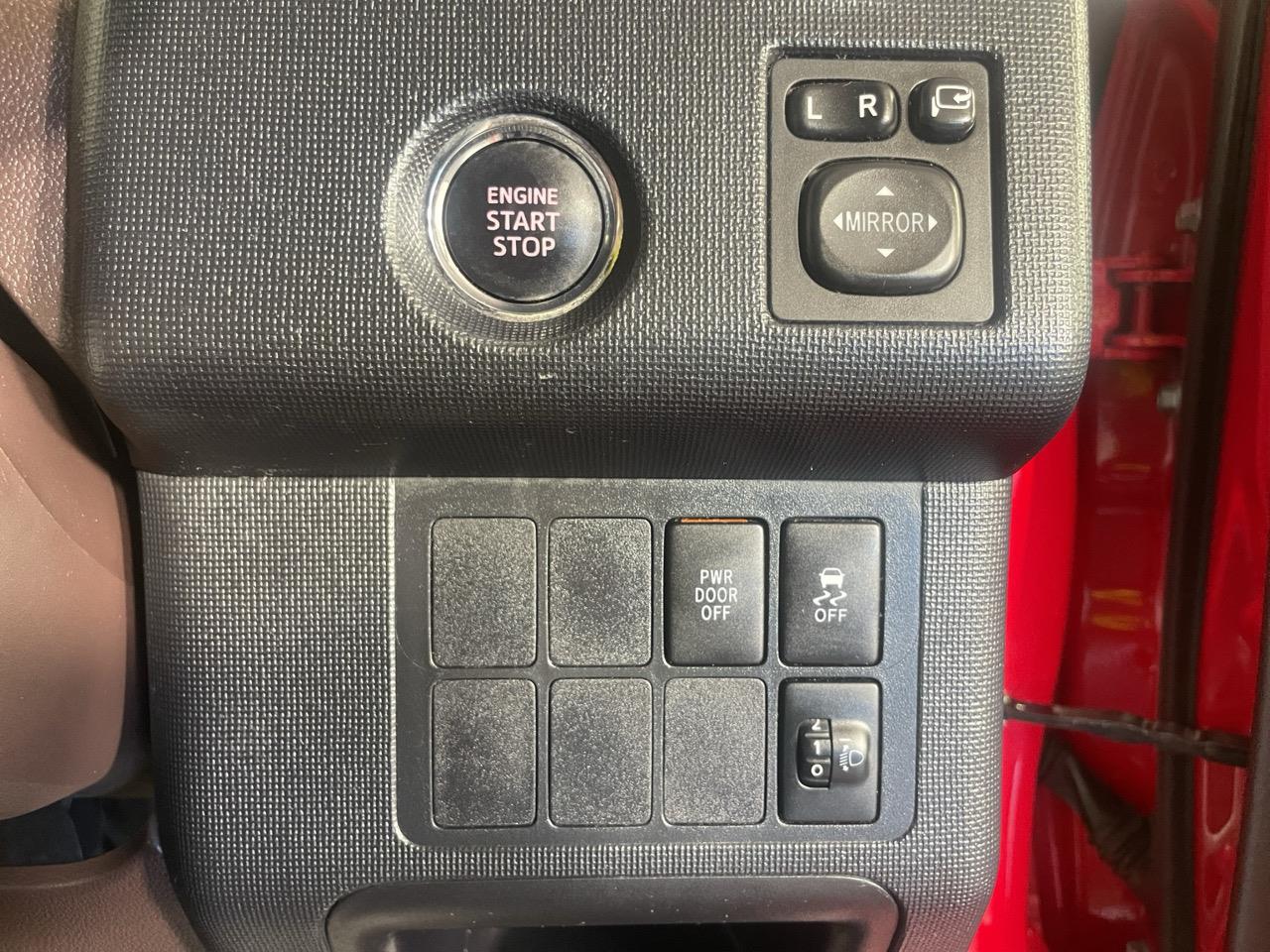 2013 Toyota SPADE 1.5 Y Hatchback ELECTRIC SLIDING DOOR + PUSH BUTTON START