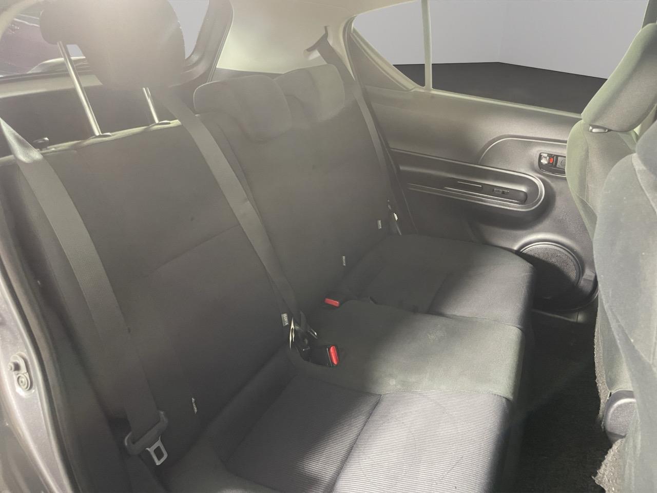 2016 Toyota Aqua Facelift Model S Hatchback REVERSING CAMERA + AUTO LIGHTS + PUSH BUTTON START