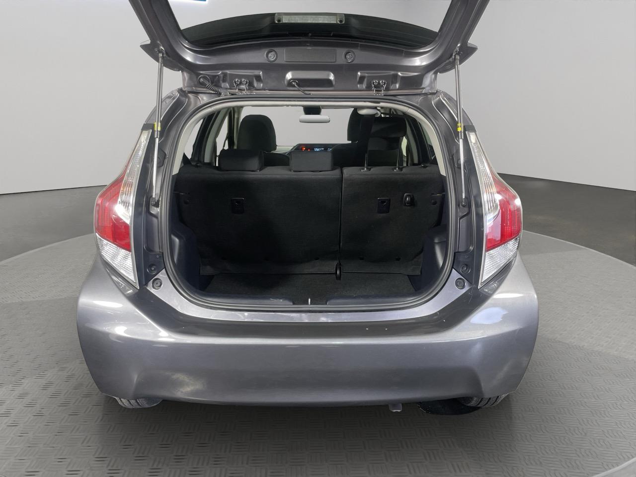 2016 Toyota Aqua Facelift Model S Hatchback REVERSING CAMERA + AUTO LIGHTS + PUSH BUTTON START