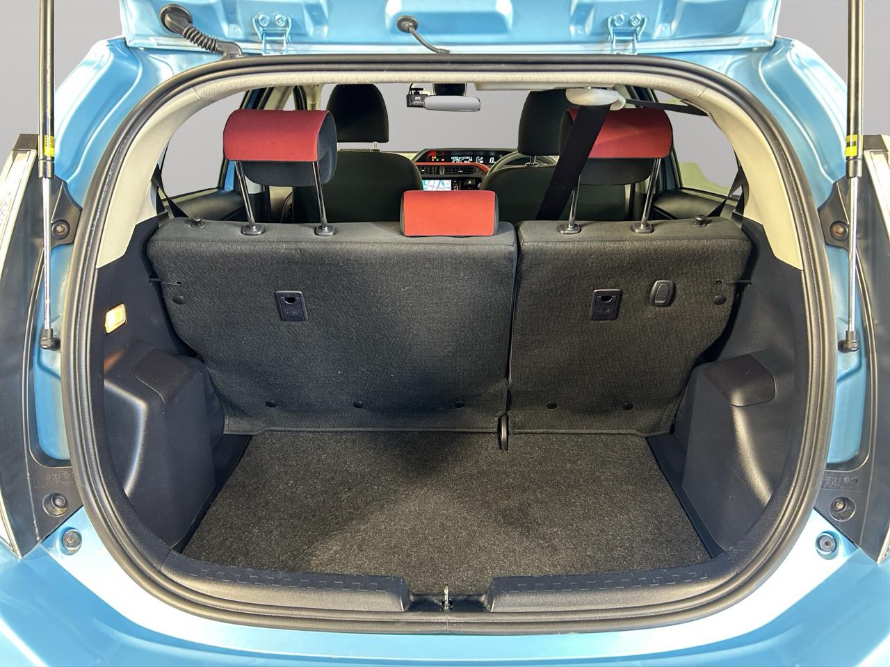 2017 Toyota Aqua Facelift Model S Hatchback REVERSING CAMERA + AUTO LIGHTS + PUSH BUTTON START