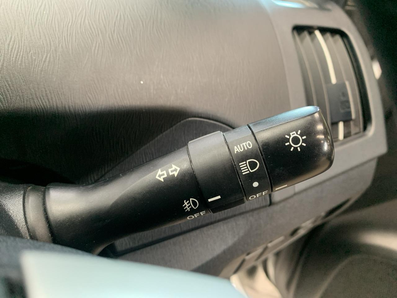 2013 Toyota Prius G Hatchback CRUISE CONTROL + PUSH SRART + AUTO LIGHTS