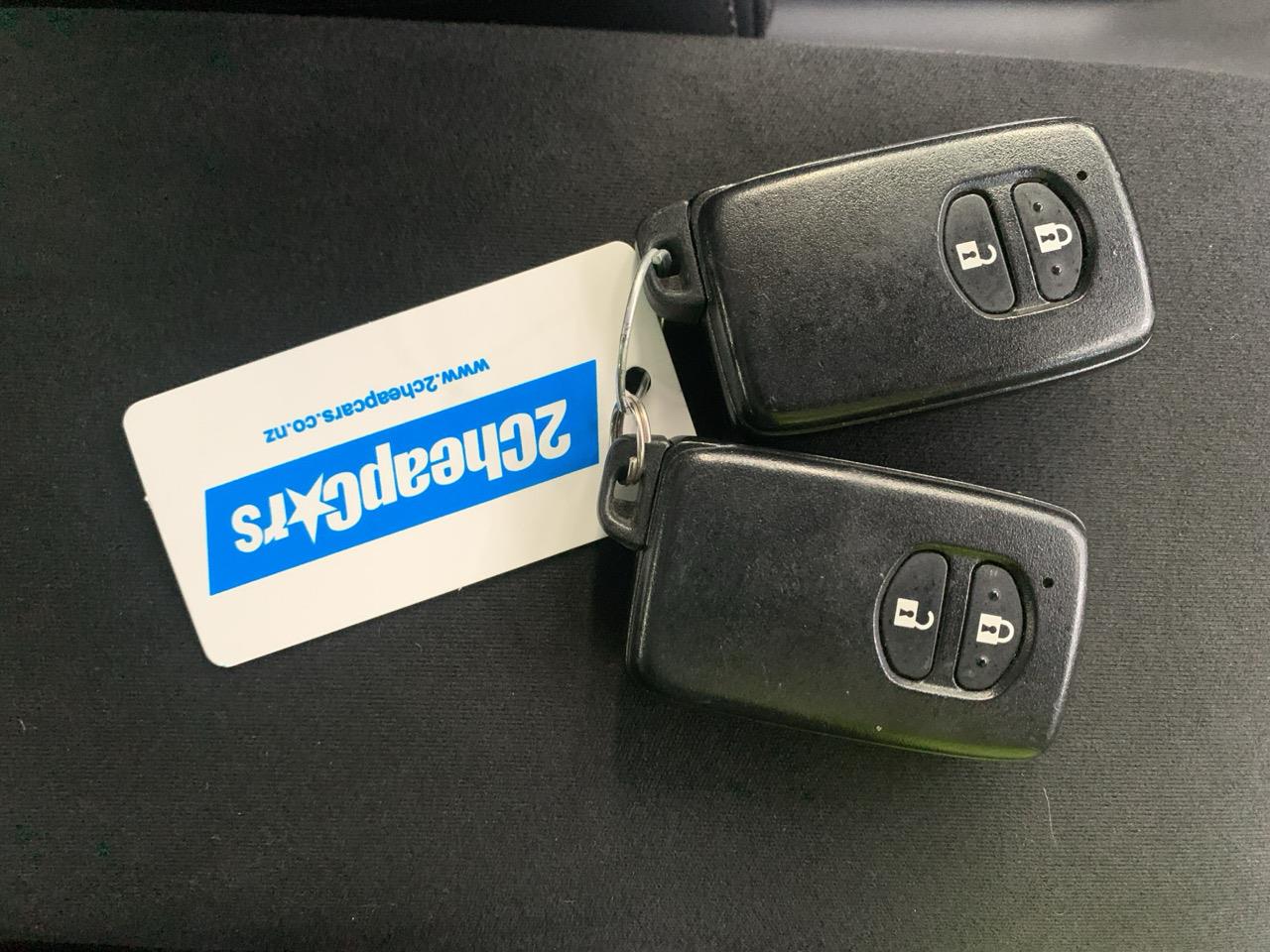 2013 Toyota Prius G Hatchback CRUISE CONTROL + PUSH SRART + AUTO LIGHTS