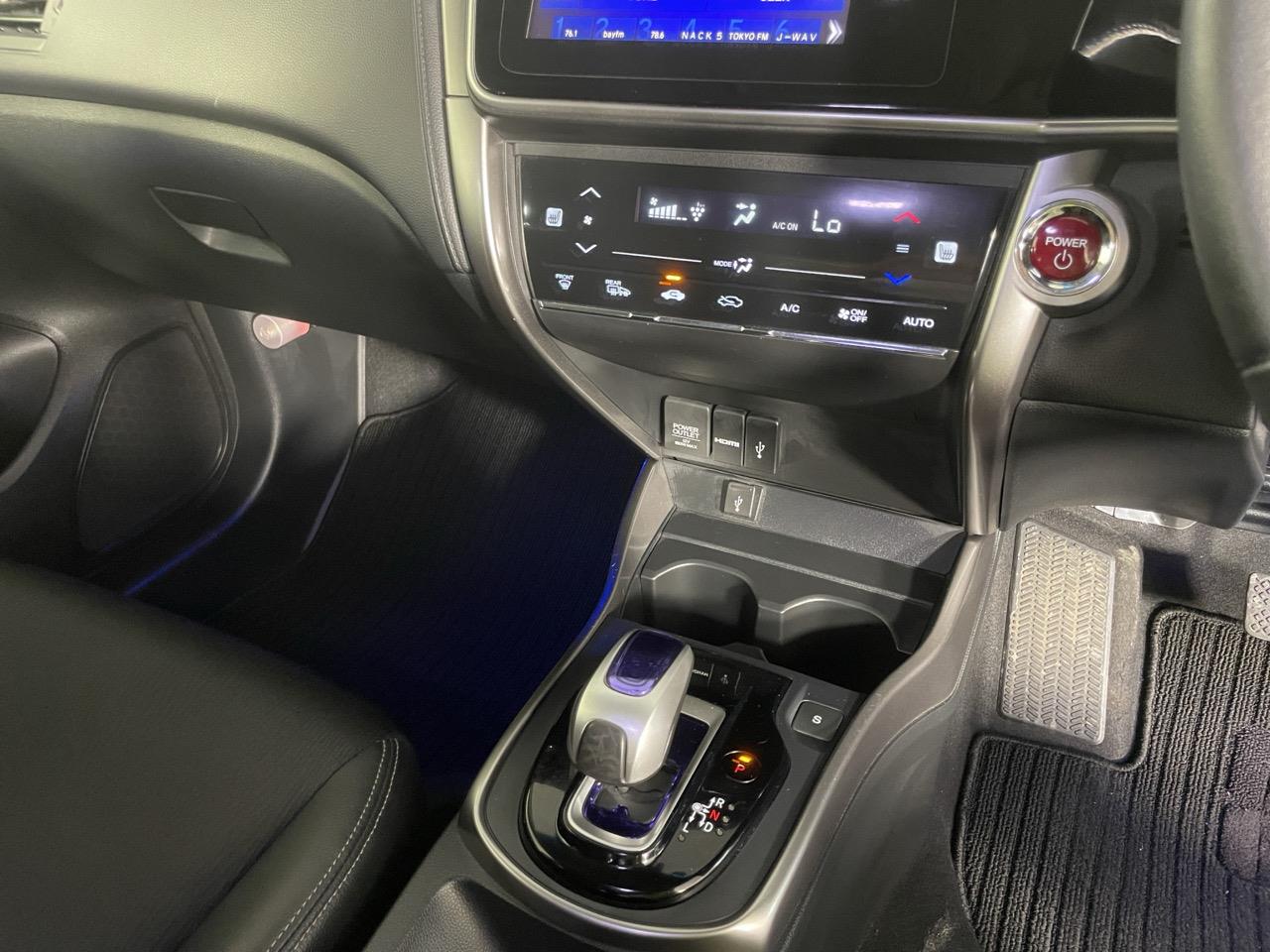 2015 Honda Grace Hybrid LX Sedan LOW KM + REVESING CAMERA + PUSH SRART 