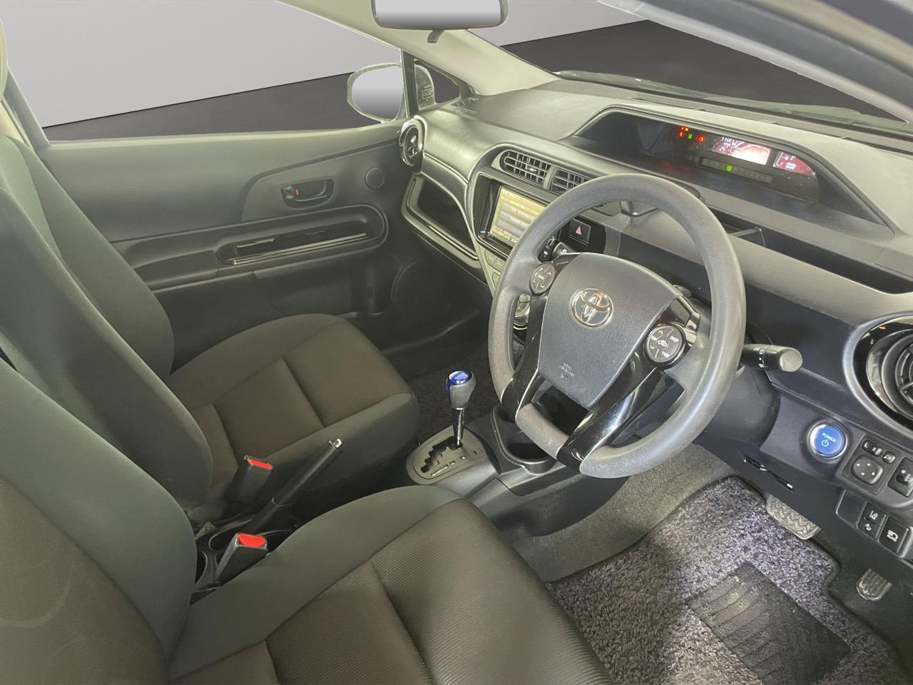 2016 Toyota Aqua Facelift Model S Hatchback REVERSING CAMERA + AUTO LIGHTS + PUSH START