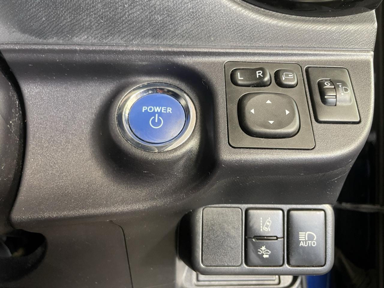 2016 Toyota Aqua Facelift Model S Hatchback REVERSING CAMERA + AUTO LIGHTS + PUSH START