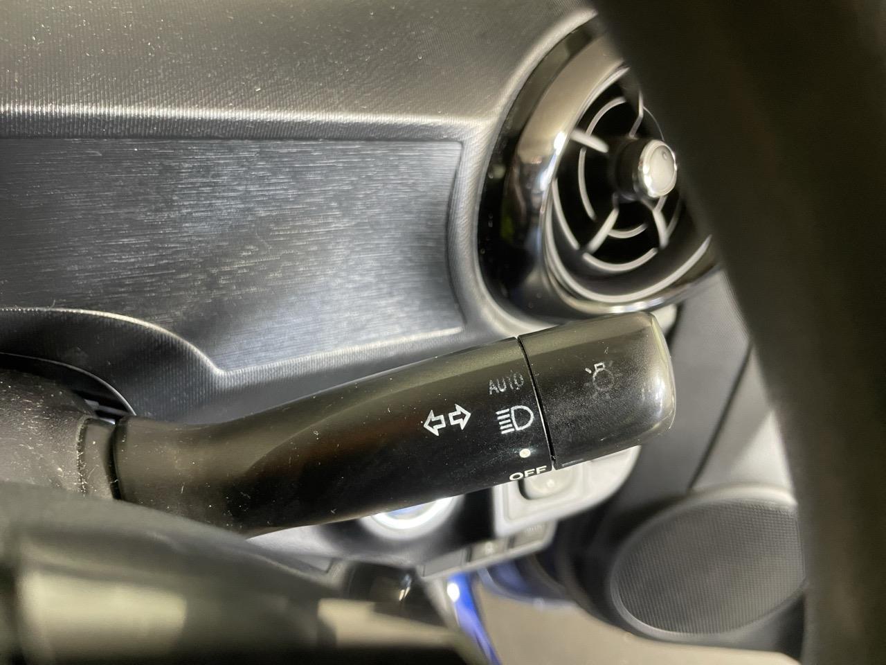 2016 Toyota Aqua Facelift Model S Hatchback REVERSING CAMERA + AUTO LIGHTS + PUSH START