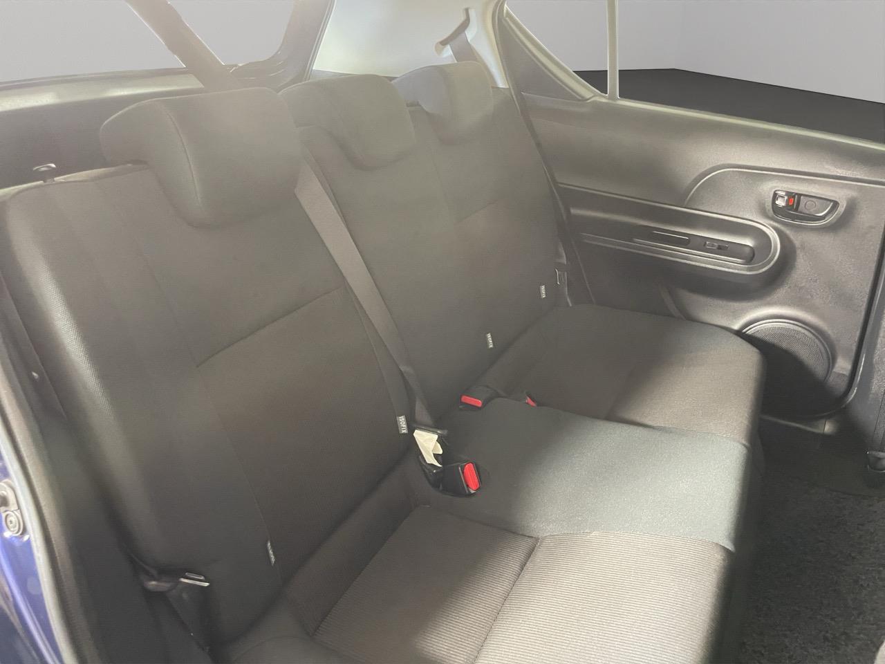 2016 Toyota Aqua Facelift Model S Hatchback REVERSING CAMERA + AUTO LIGHTS + PUSH START