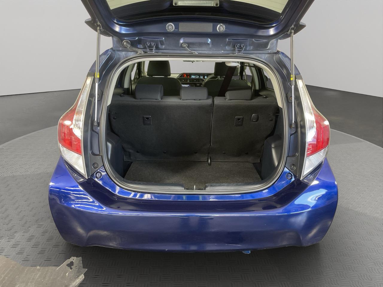 2016 Toyota Aqua Facelift Model S Hatchback REVERSING CAMERA + AUTO LIGHTS + PUSH START