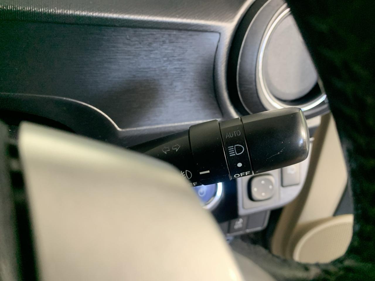 2013 Toyota Aqua G Hatchback PUSH BUTTON START + AUTO LIGHTS + REVERSING CAMERA