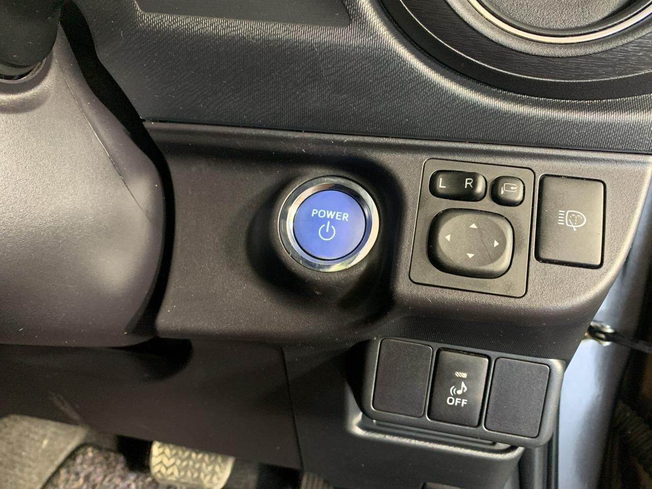 2013 Toyota Aqua G Hatchback PUSH BUTTON START + AUTO LIGHTS + REVERSING CAMERA