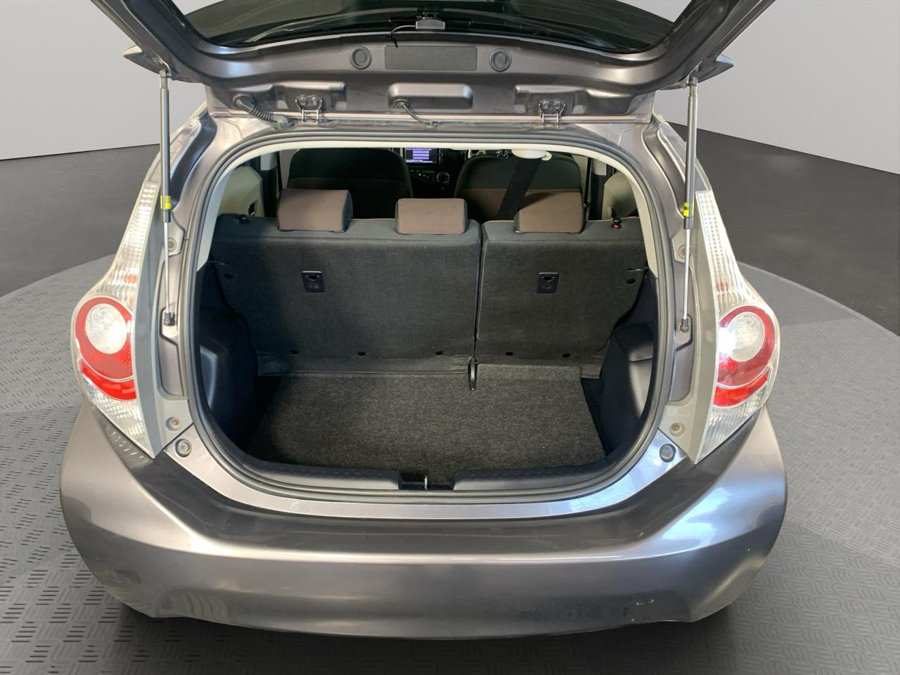 2013 Toyota Aqua G Hatchback PUSH BUTTON START + AUTO LIGHTS + REVERSING CAMERA