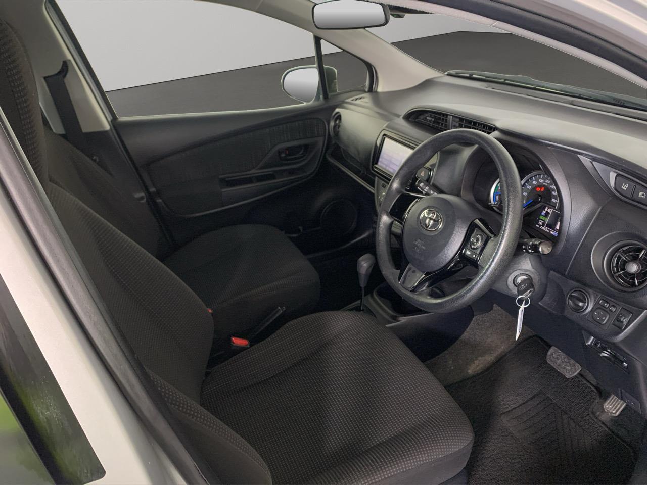 2017 Toyota Vitz YARIS HYBRID Hatchback REVERSING CAMERA + AUTO LIGHTS 