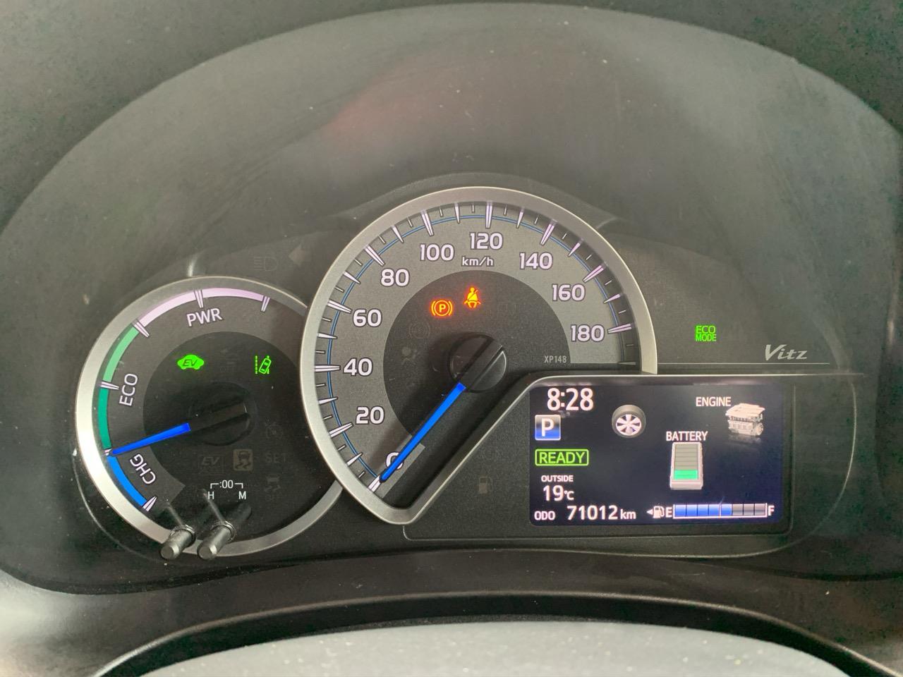 2017 Toyota Vitz YARIS HYBRID Hatchback REVERSING CAMERA + AUTO LIGHTS 