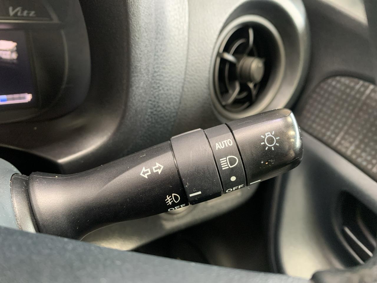 2017 Toyota Vitz YARIS HYBRID Hatchback REVERSING CAMERA + AUTO LIGHTS 