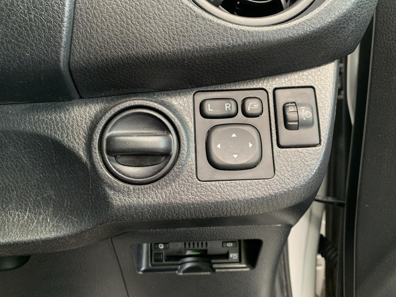 2017 Toyota Vitz YARIS HYBRID Hatchback REVERSING CAMERA + AUTO LIGHTS 