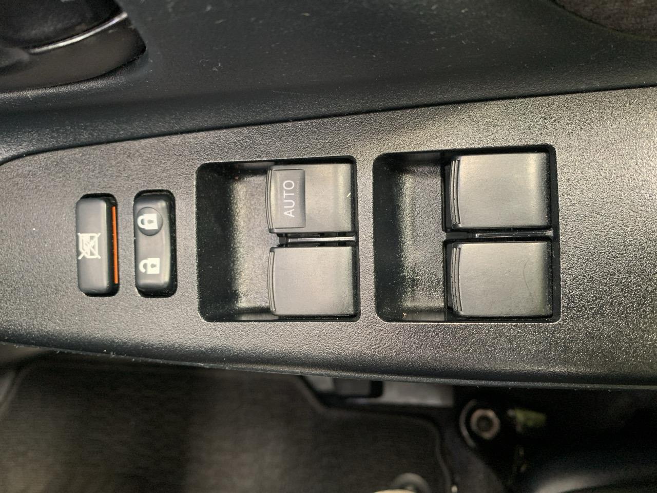 2017 Toyota Vitz YARIS HYBRID Hatchback REVERSING CAMERA + AUTO LIGHTS 