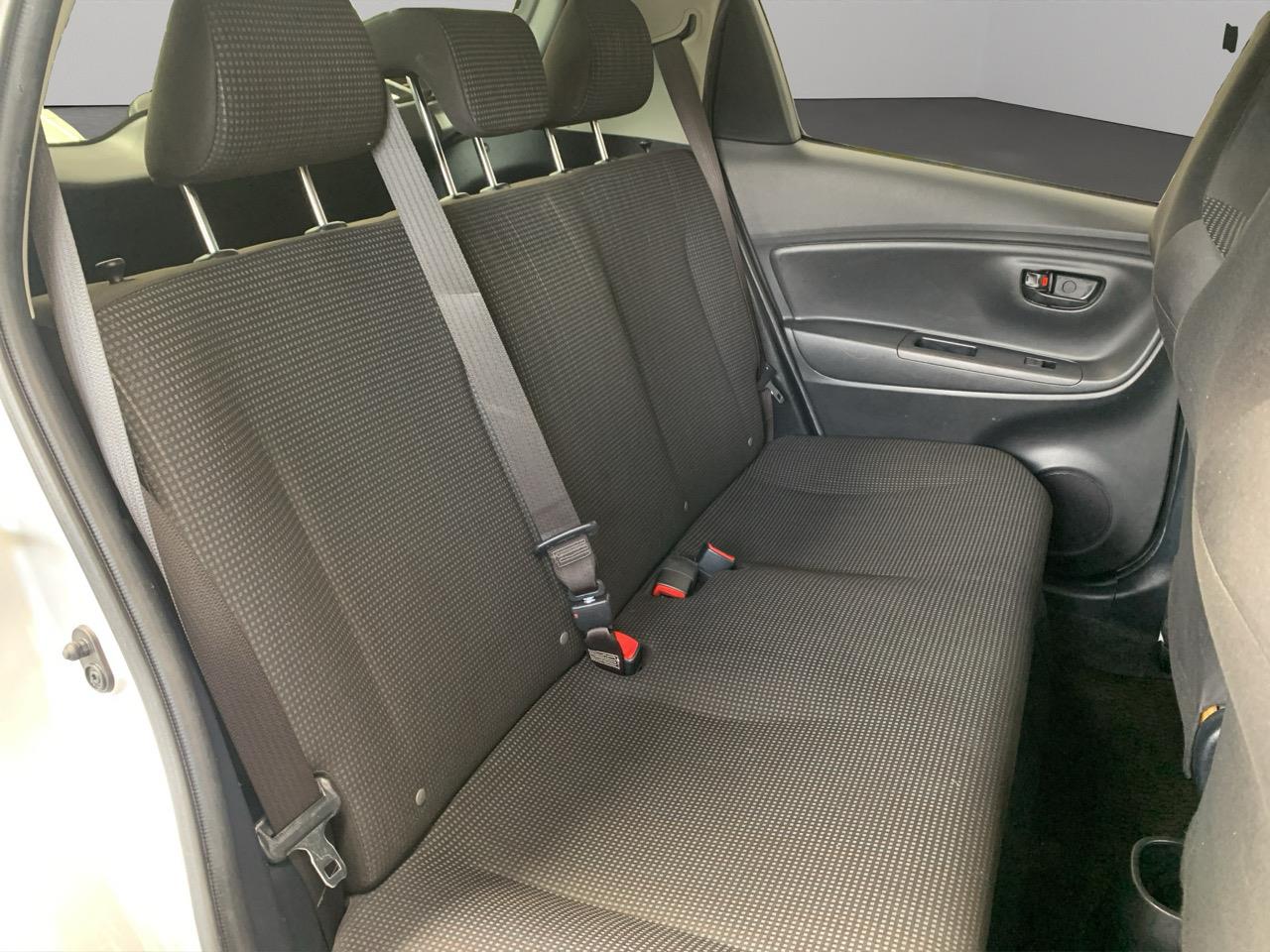 2017 Toyota Vitz YARIS HYBRID Hatchback REVERSING CAMERA + AUTO LIGHTS 