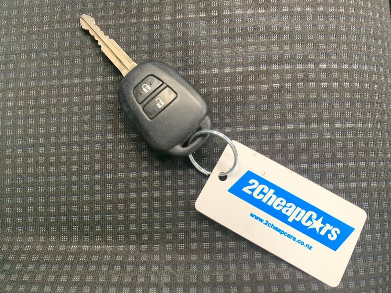 2017 Toyota Vitz YARIS HYBRID Hatchback REVERSING CAMERA + AUTO LIGHTS 