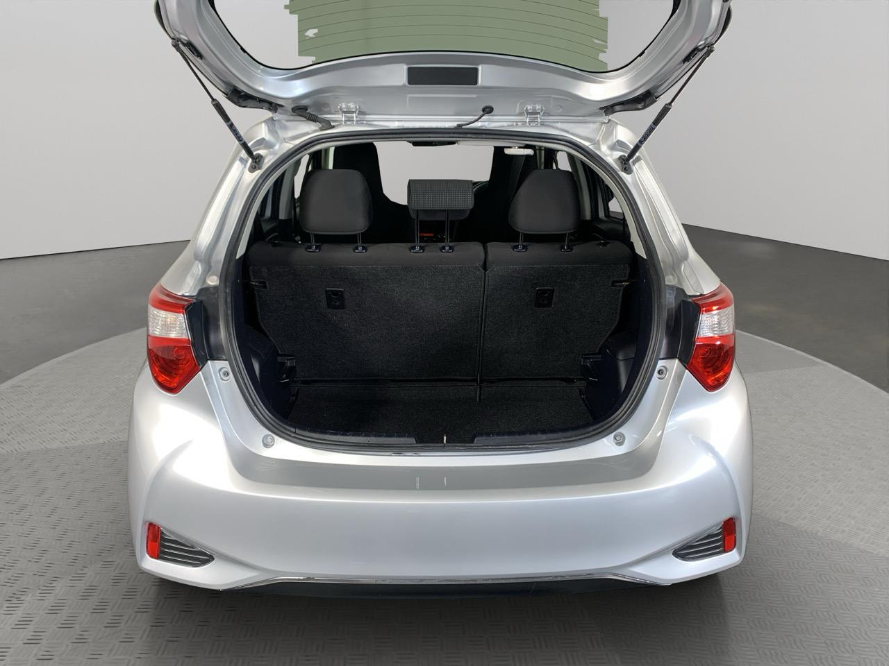 2017 Toyota Vitz YARIS HYBRID Hatchback REVERSING CAMERA + AUTO LIGHTS 