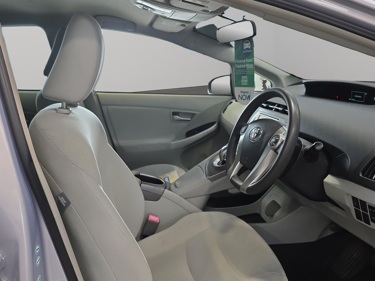 2012 Toyota Prius S Hatchback PUSH BUTTON START + AUTO LIGHTS + REVERSING CAMERA