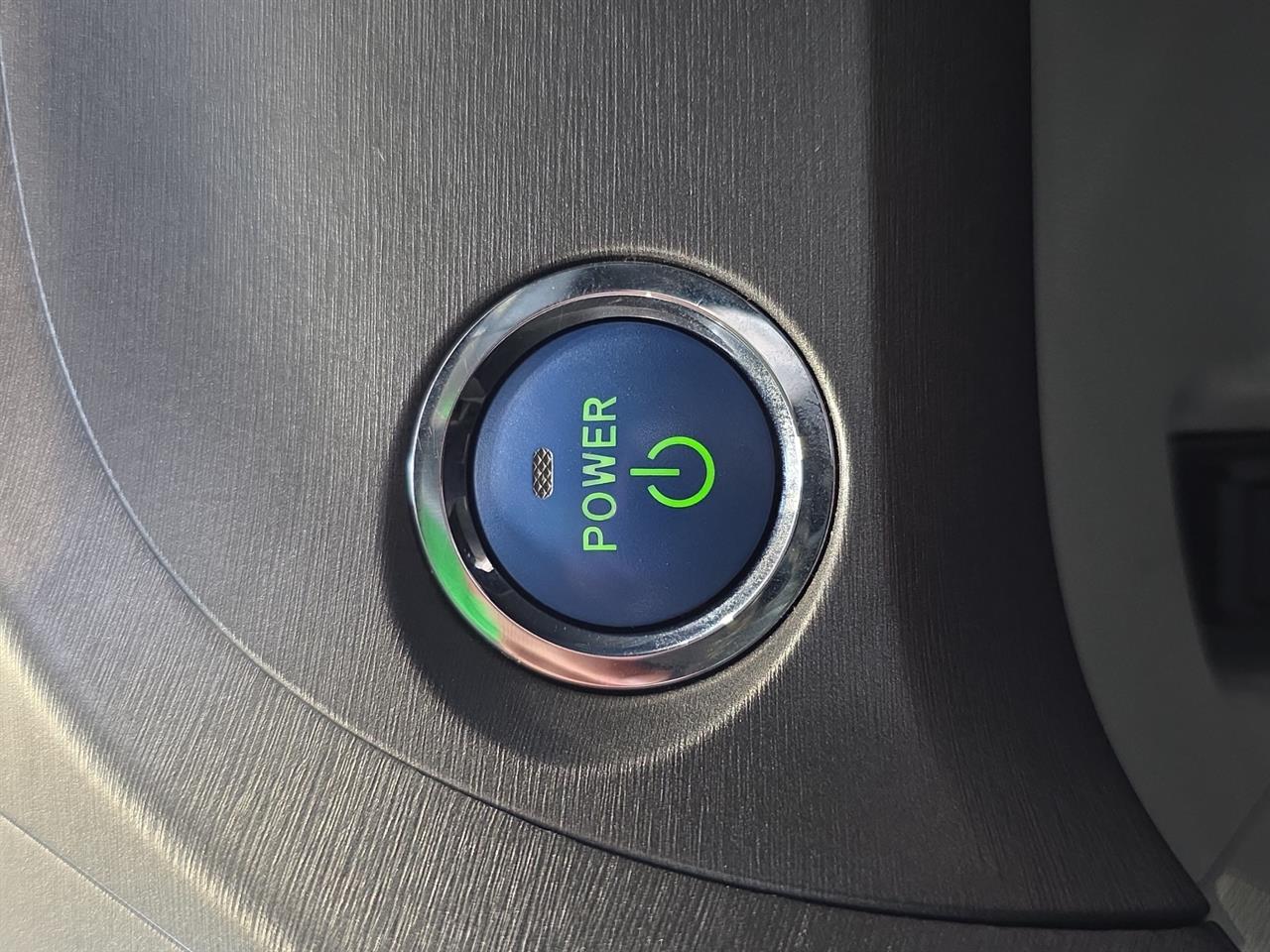 2012 Toyota Prius S Hatchback PUSH BUTTON START + AUTO LIGHTS + REVERSING CAMERA