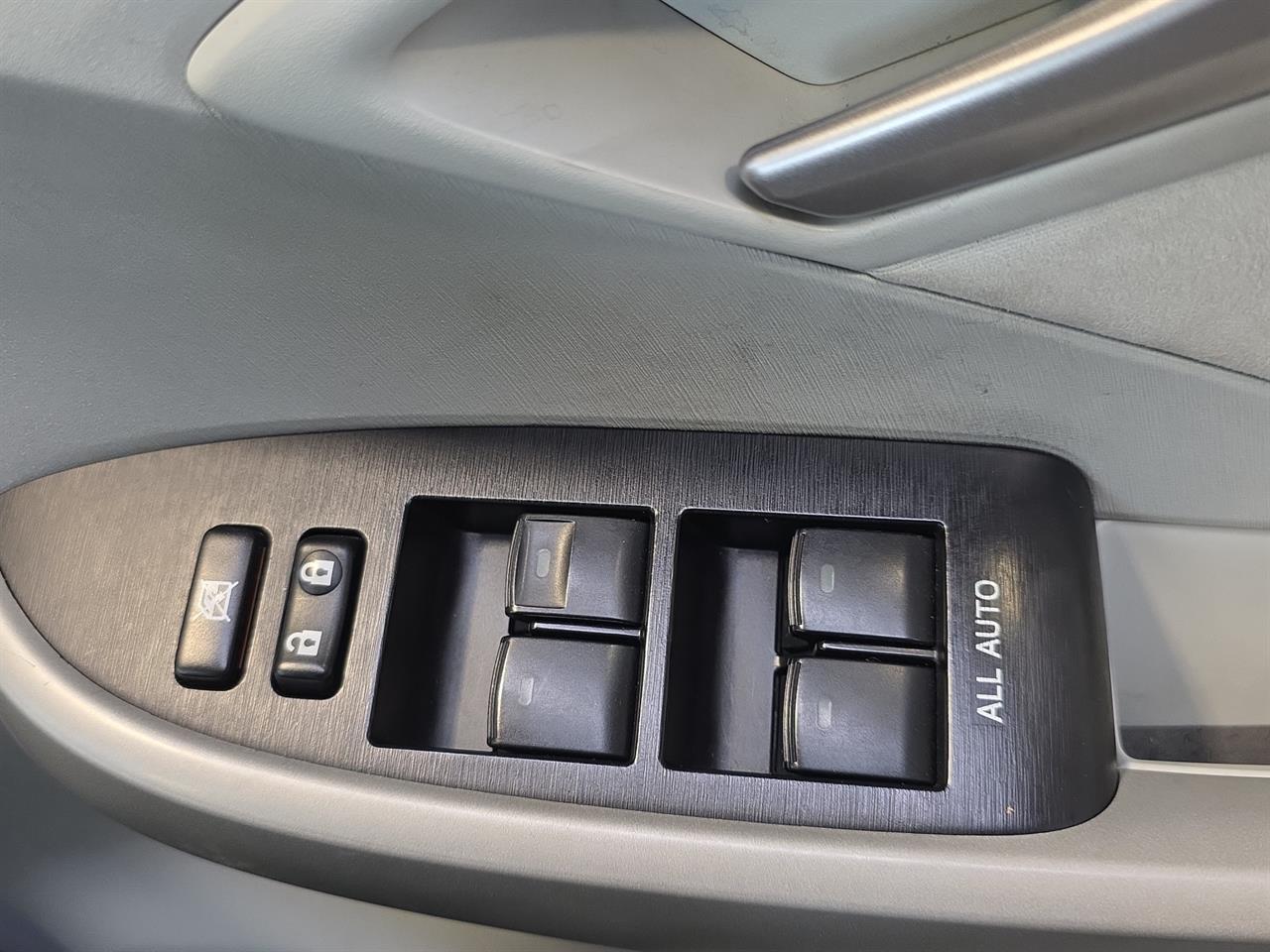 2012 Toyota Prius S Hatchback PUSH BUTTON START + AUTO LIGHTS + REVERSING CAMERA