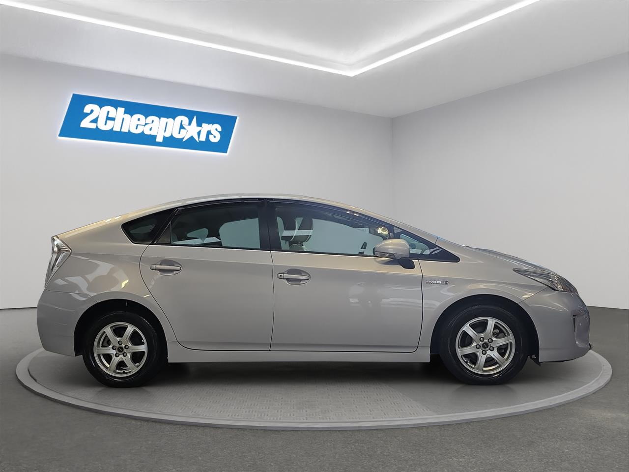 2012 Toyota Prius S Hatchback PUSH BUTTON START + AUTO LIGHTS + REVERSING CAMERA