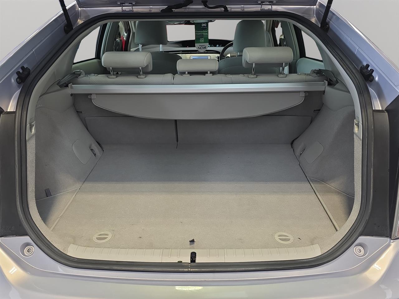 2012 Toyota Prius S Hatchback PUSH BUTTON START + AUTO LIGHTS + REVERSING CAMERA