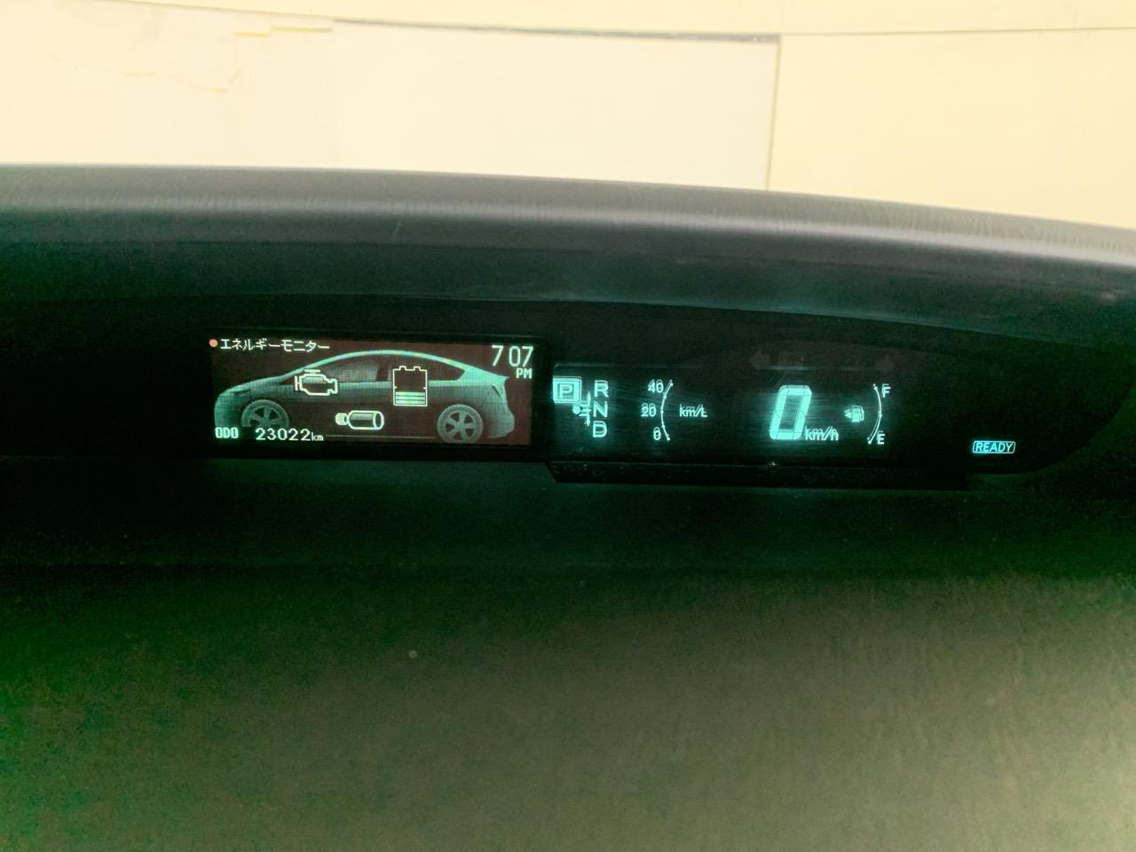 2014 Toyota Prius S Hatchback LOW KMS + PUSH BUTTON START + AUTO LIGHTS