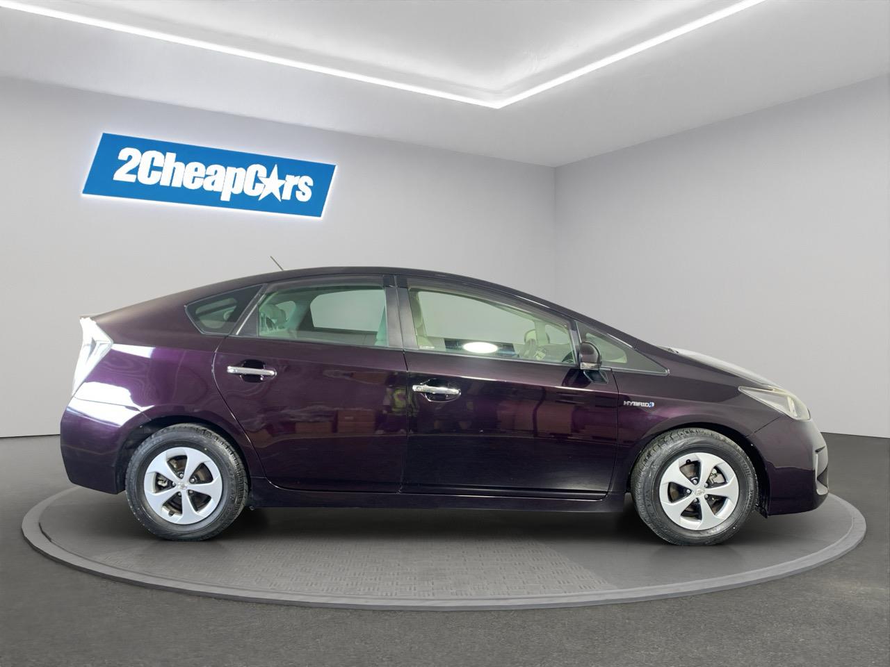 2014 Toyota Prius S Hatchback LOW KMS + PUSH BUTTON START + AUTO LIGHTS
