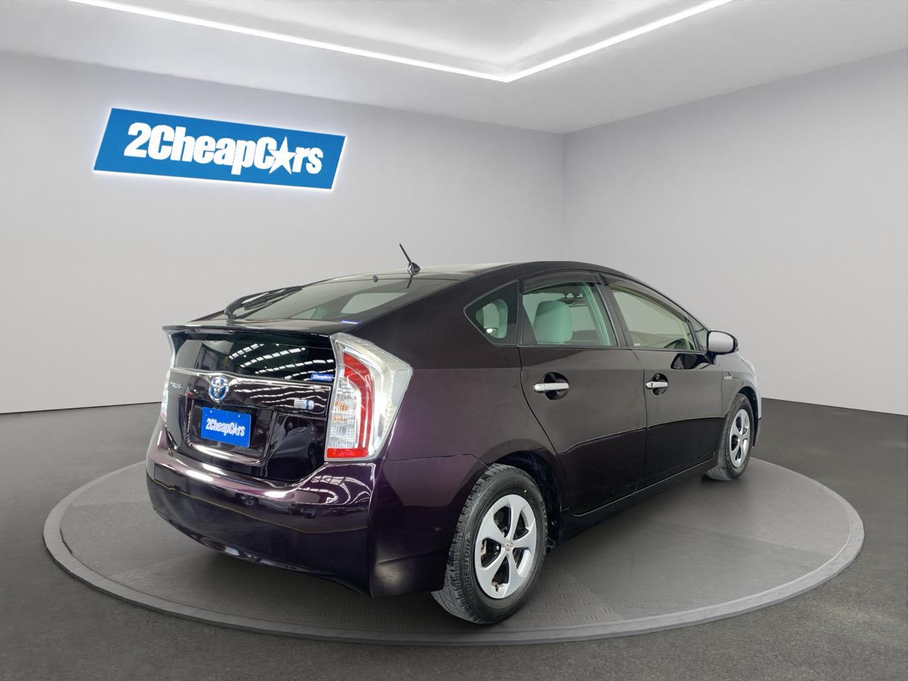 2014 Toyota Prius S Hatchback LOW KMS + PUSH BUTTON START + AUTO LIGHTS
