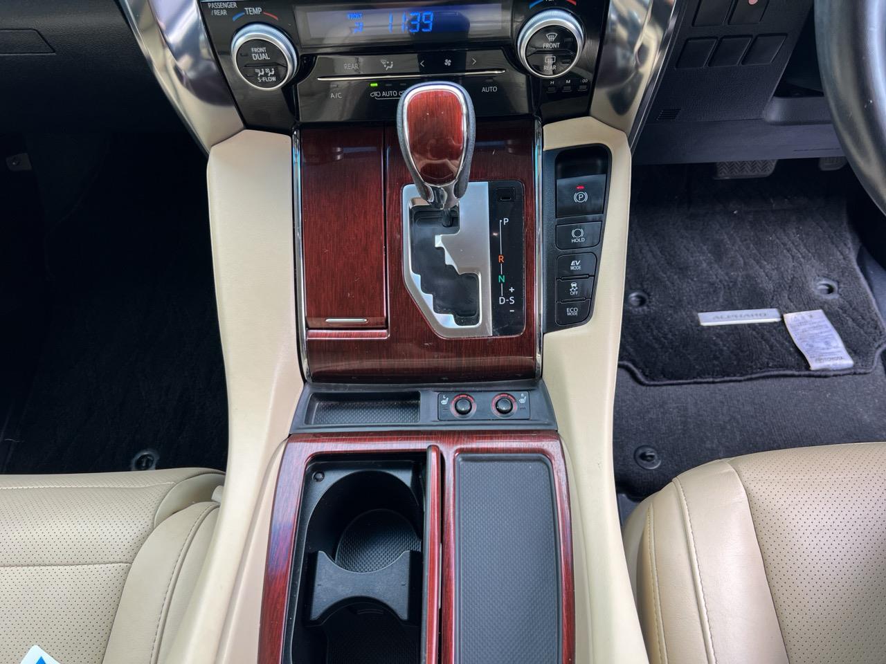 2016 Toyota Alphard Hybrid 4WD People Mover 2ND ROW CAPTAIN SEATS + REVERSING CAMERA + 4WD