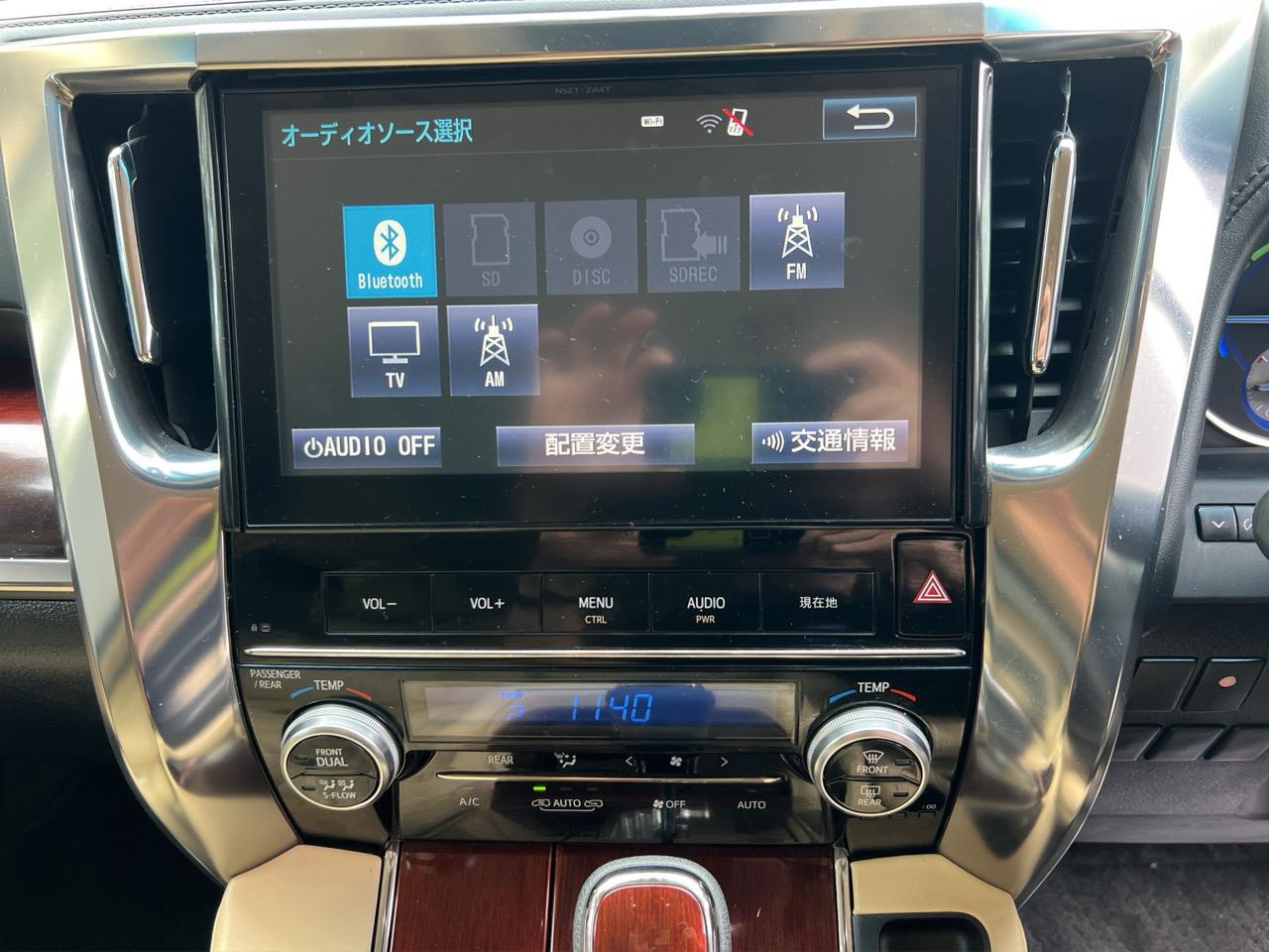 2016 Toyota Alphard Hybrid 4WD People Mover 2ND ROW CAPTAIN SEATS + REVERSING CAMERA + 4WD