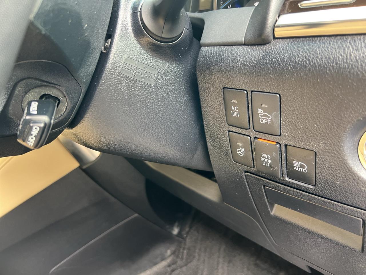 2016 Toyota Alphard Hybrid 4WD People Mover 2ND ROW CAPTAIN SEATS + REVERSING CAMERA + 4WD