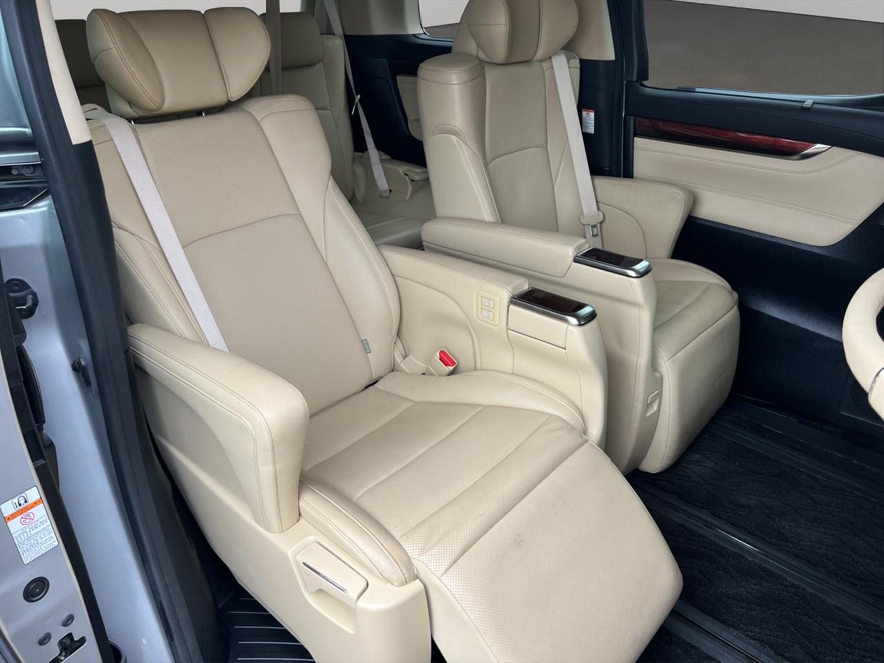 2016 Toyota Alphard Hybrid 4WD People Mover 2ND ROW CAPTAIN SEATS + REVERSING CAMERA + 4WD