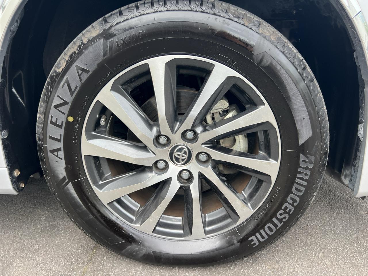 2016 Toyota Alphard Hybrid 4WD People Mover 2ND ROW CAPTAIN SEATS + REVERSING CAMERA + 4WD