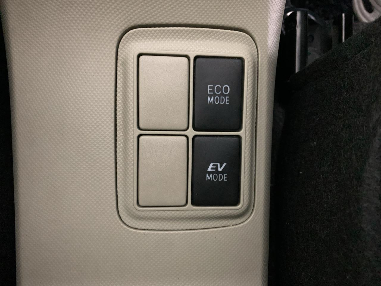 2014 Toyota Aqua S Hatchback REVERSING CAMERA + PUSH BUTTON START + AUTO LIGHTS