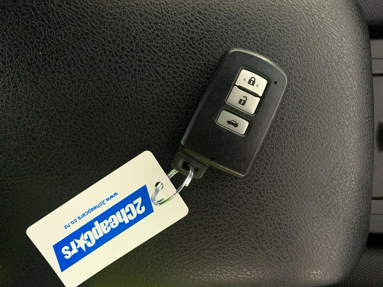 2012 Toyota Camry Hybrid G pkg Sedan REVESING CAMERA + CRUISE CONTROL + MAG WHEEL