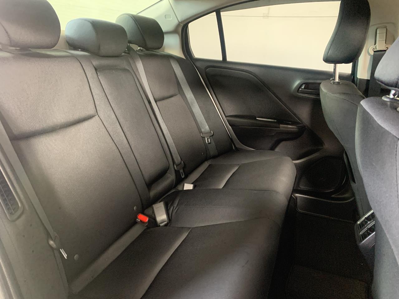 2016 Honda Grace Hybrid EX Sedan LOW KMS + SMART KEY + GREAT FUEL EFFICIENCY