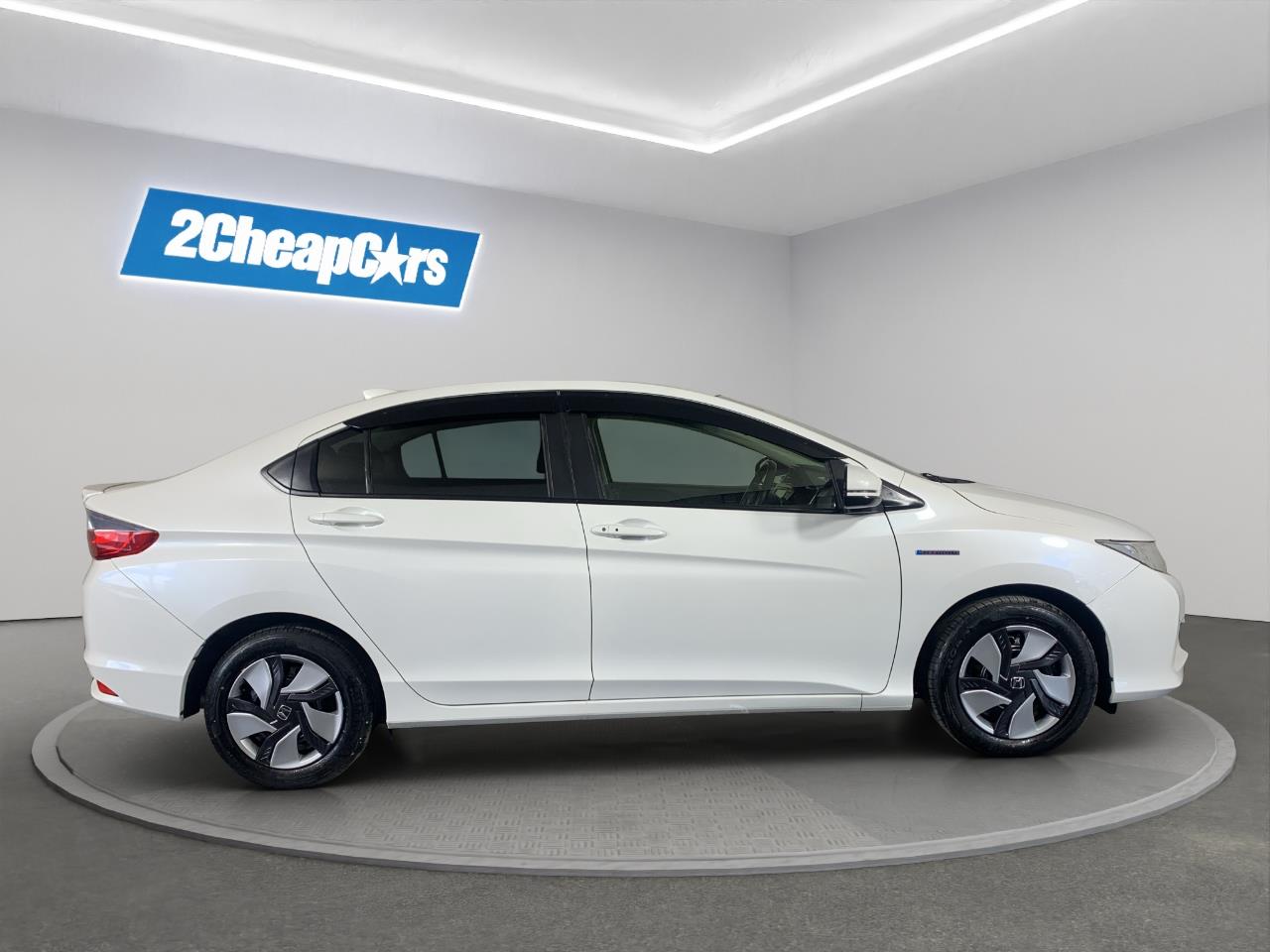 2016 Honda Grace Hybrid EX Sedan LOW KMS + SMART KEY + GREAT FUEL EFFICIENCY
