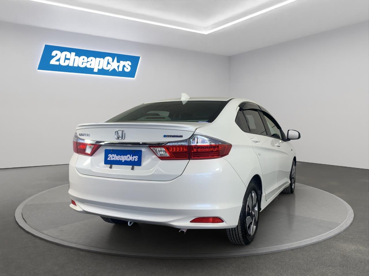 2016 Honda Grace Hybrid EX Sedan LOW KMS + SMART KEY + GREAT FUEL EFFICIENCY