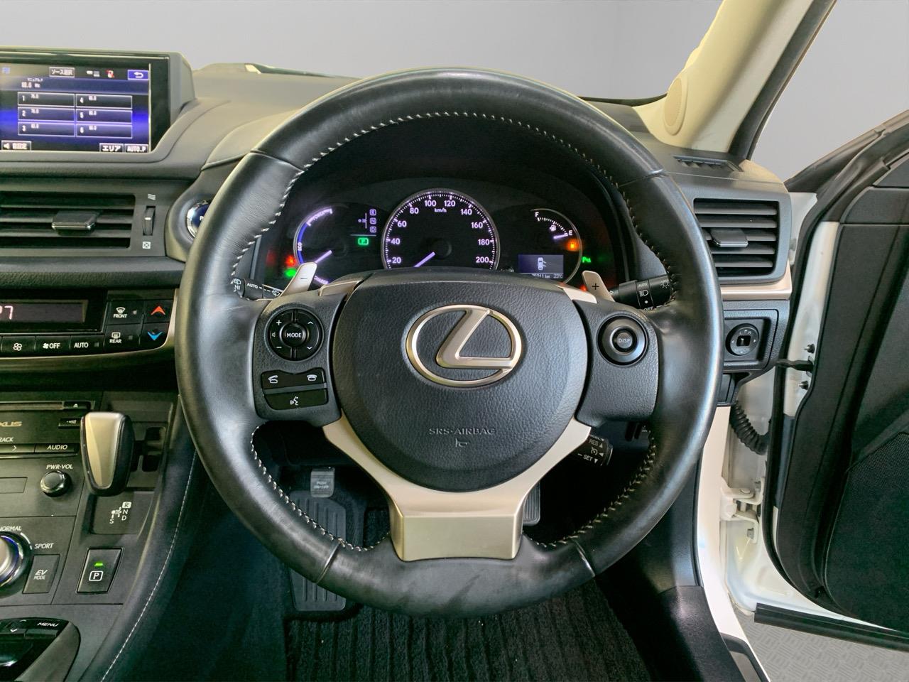 2014 Lexus CT200h Version L Hatchback CRUISE CONTROL + HEATED SEATS + AUTO LIGHTS