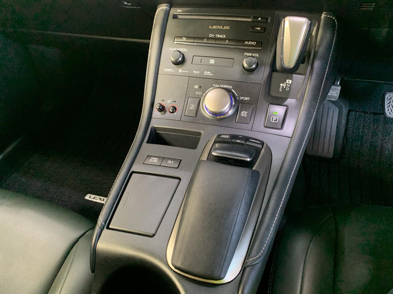 2014 Lexus CT200h Version L Hatchback CRUISE CONTROL + HEATED SEATS + AUTO LIGHTS