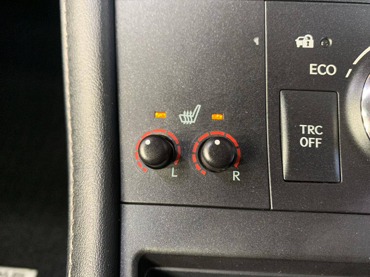 2014 Lexus CT200h Version L Hatchback CRUISE CONTROL + HEATED SEATS + AUTO LIGHTS