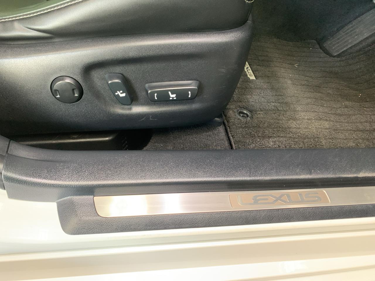 2014 Lexus CT200h Version L Hatchback CRUISE CONTROL + HEATED SEATS + AUTO LIGHTS