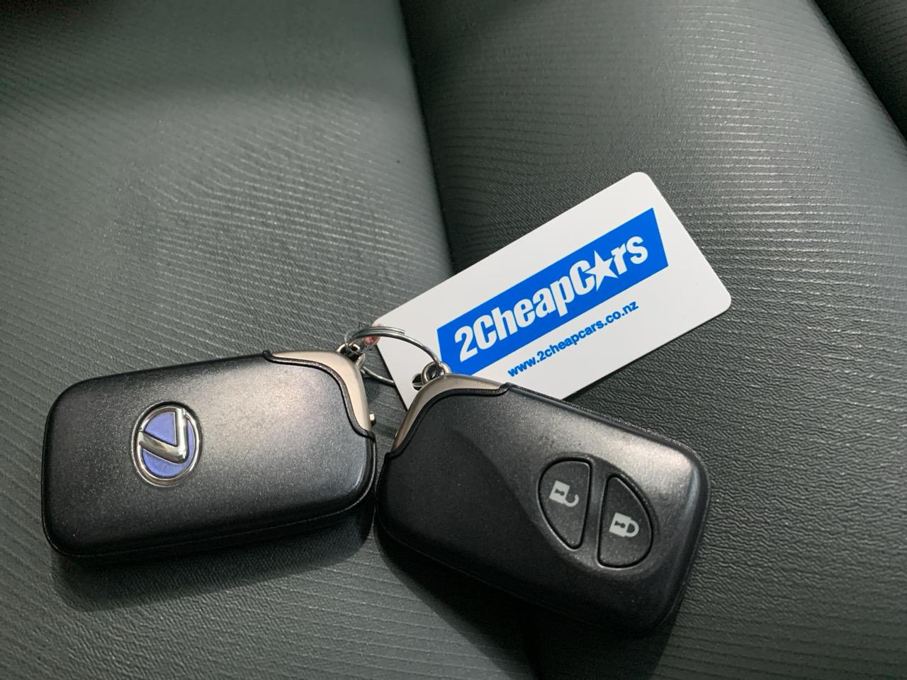 2014 Lexus CT200h Version L Hatchback CRUISE CONTROL + HEATED SEATS + AUTO LIGHTS