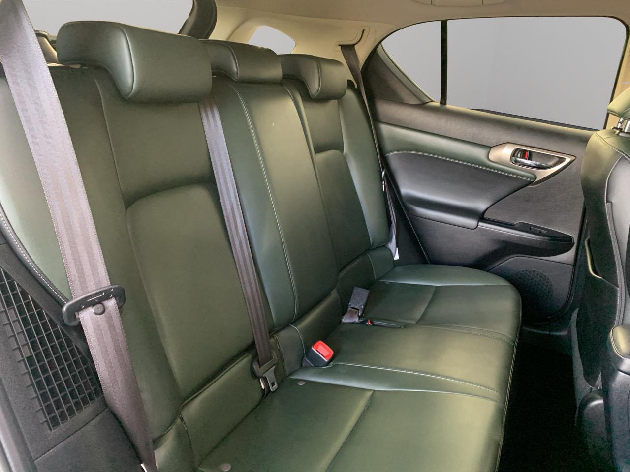 2014 Lexus CT200h Version L Hatchback CRUISE CONTROL + HEATED SEATS + AUTO LIGHTS