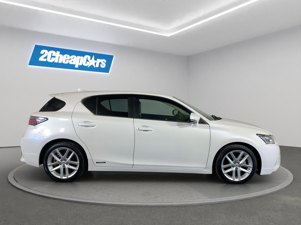 2014 Lexus CT200h Version L Hatchback CRUISE CONTROL + HEATED SEATS + AUTO LIGHTS